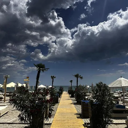 Axxis Luxury Mamaia